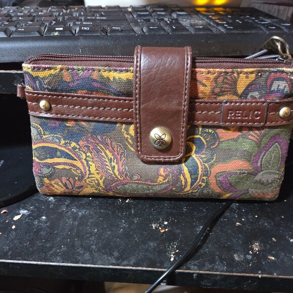 Relic Handbags - WOMANS WALLET BY RELIC